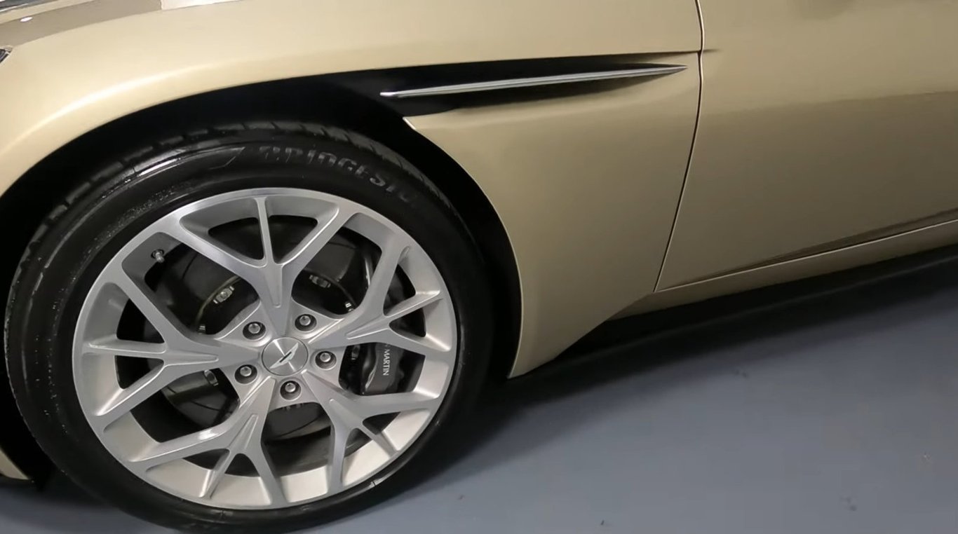 2019 Aston Martin DB11 Volante photo 11 of 33
