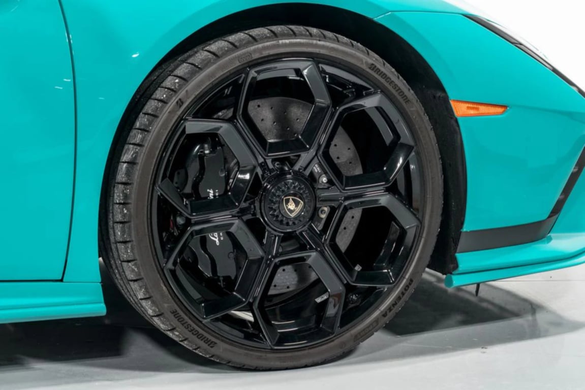2023 Lamborghini Huracan Tecnica photo 16 of 55