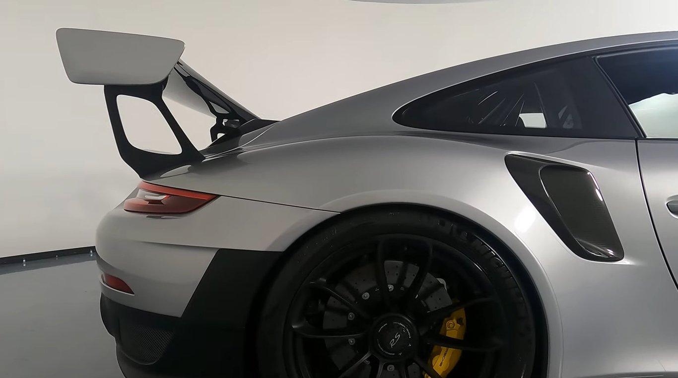 2019 Porsche 911 GT2 RS photo 11 of 27