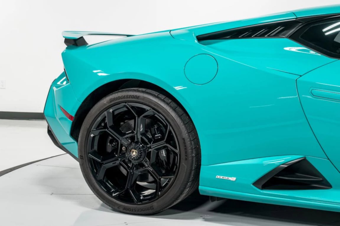 2023 Lamborghini Huracan Tecnica photo 13 of 55