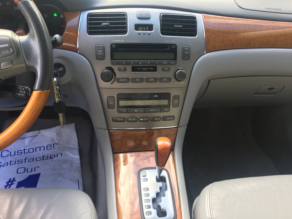 2005 LEXUS ES 330 photo 9 of 14