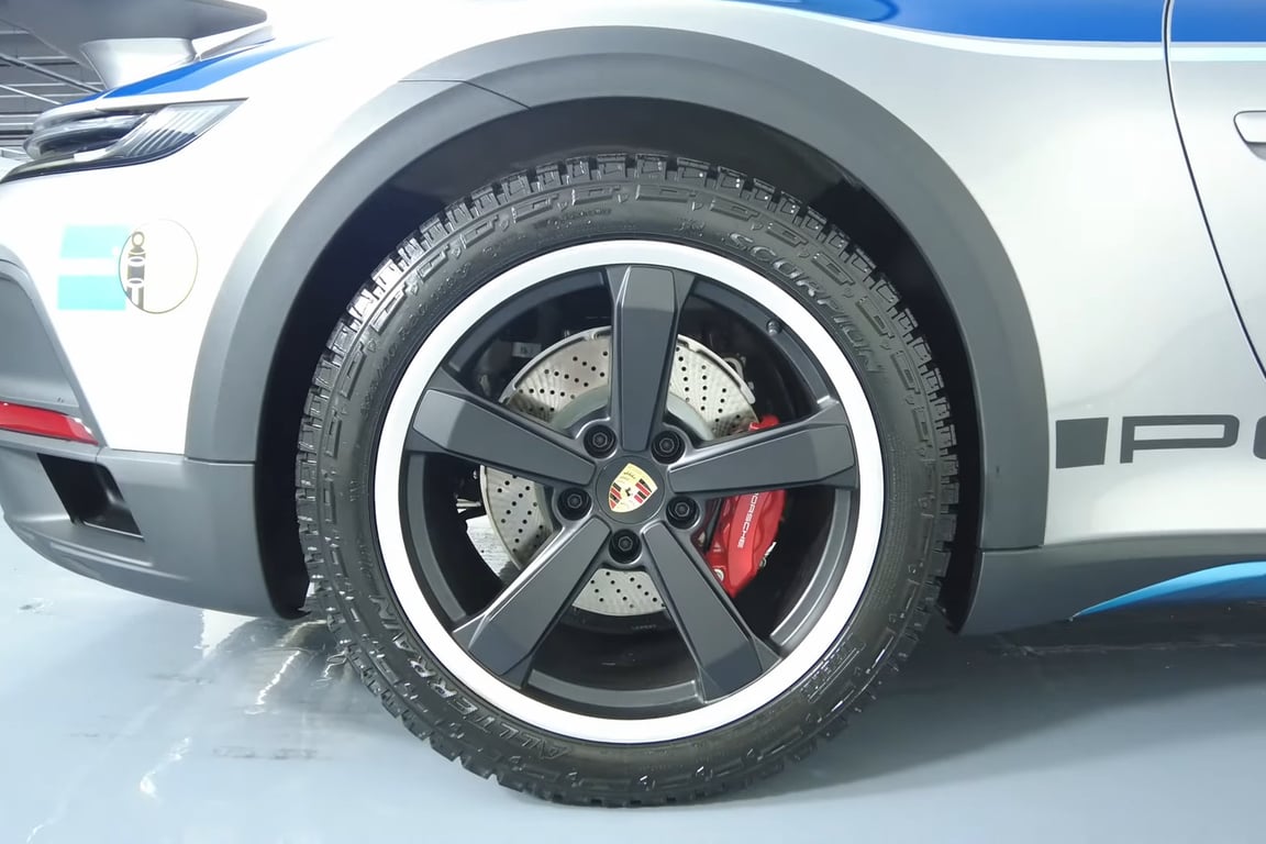 2023 Porsche 911 Dakar photo 7 of 20