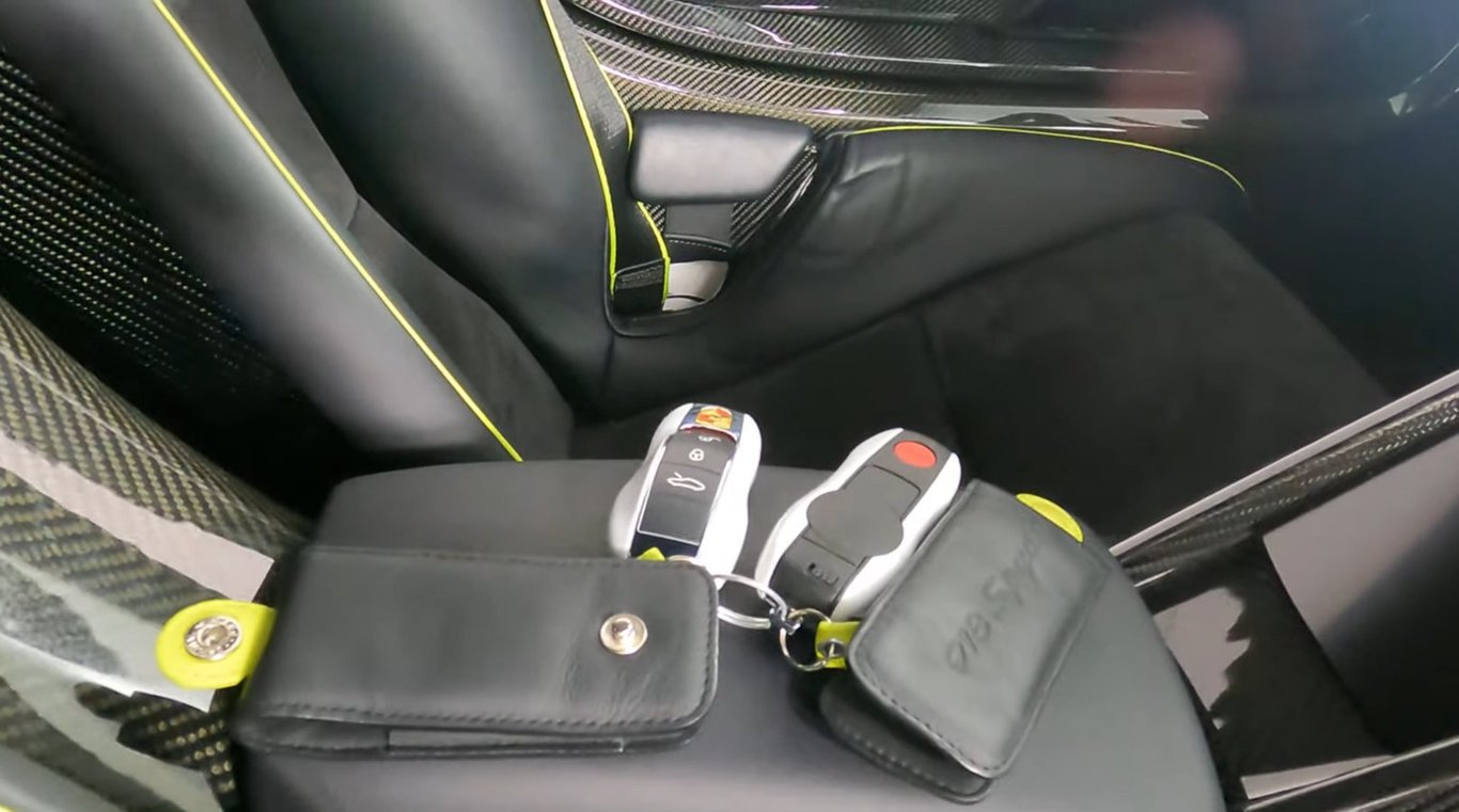 2015 Porsche 918 Spyder Weissach photo 23 of 28