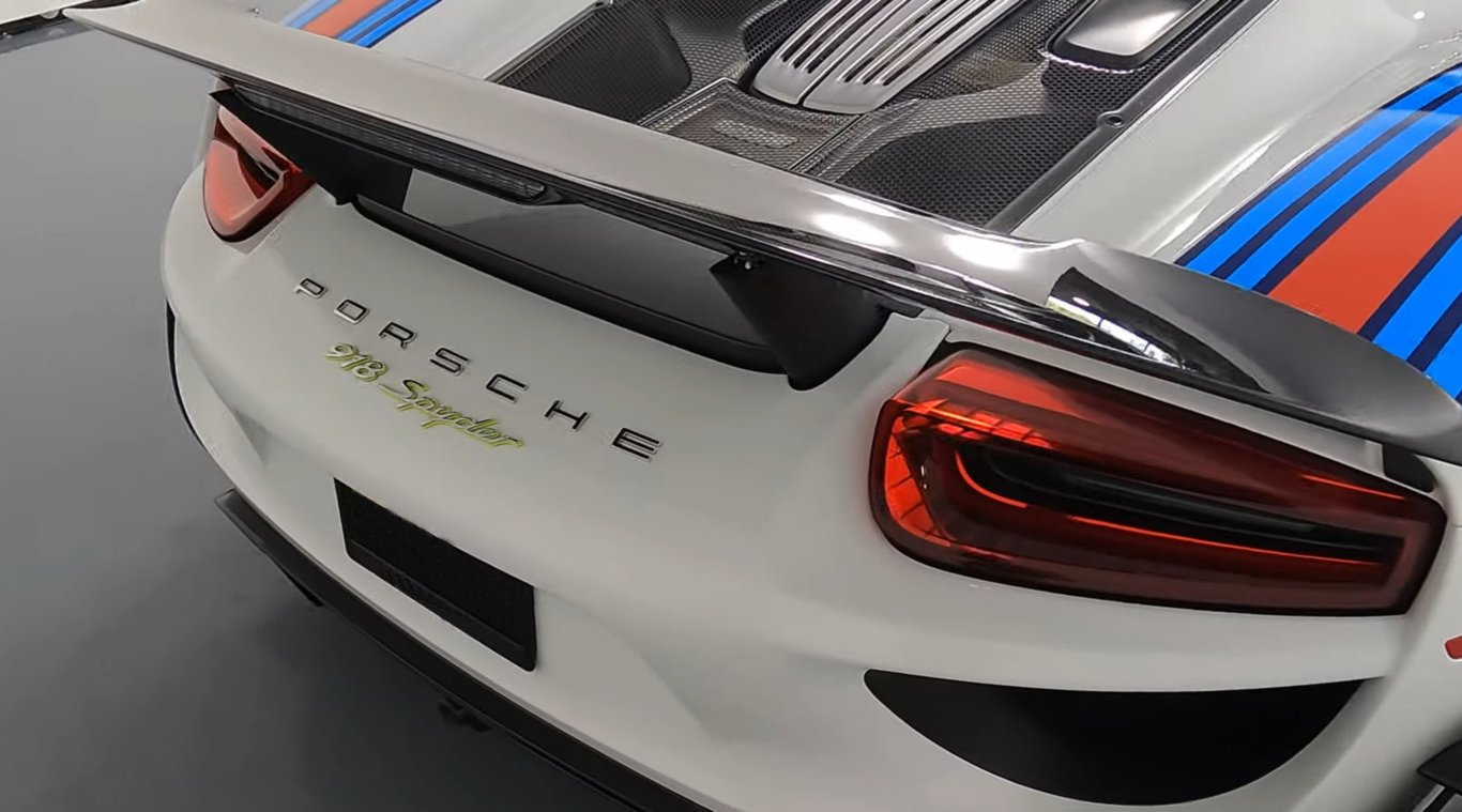 2015 Porsche 918 Spyder Weissach photo 13 of 28