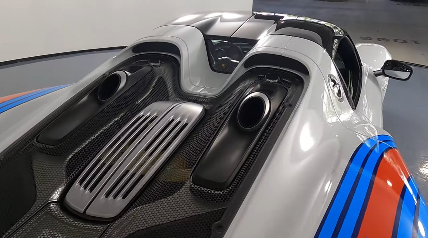 2015 Porsche 918 Spyder Weissach photo 14 of 28