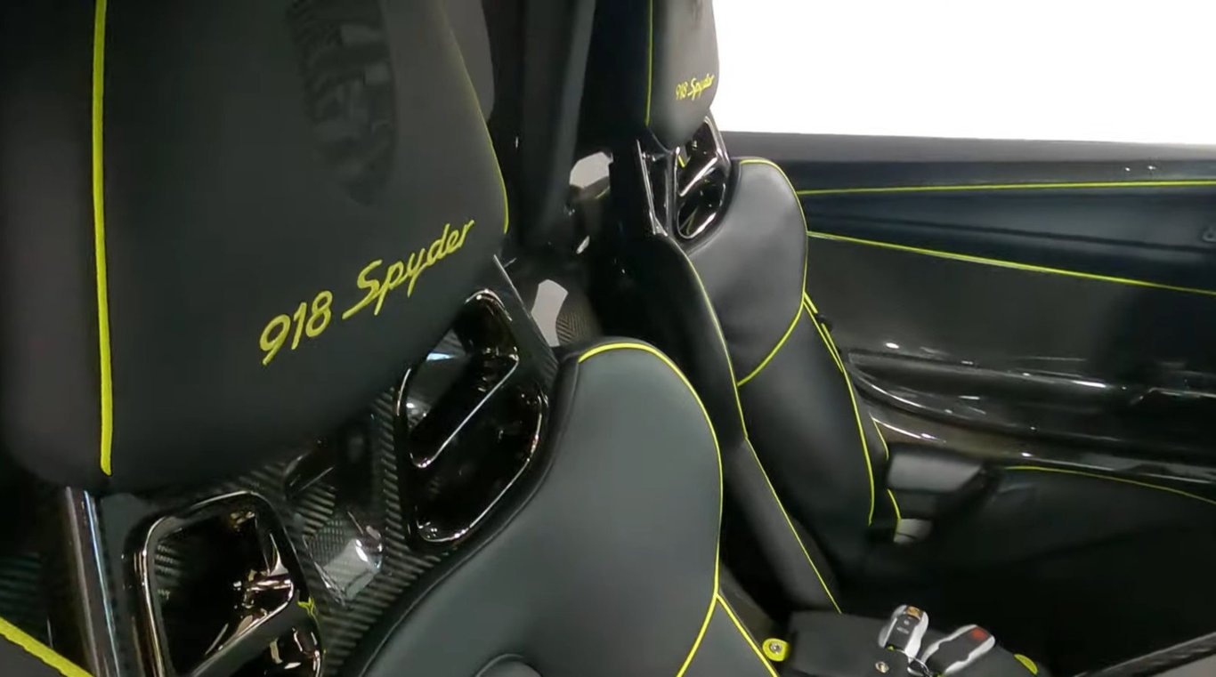 2015 Porsche 918 Spyder Weissach photo 22 of 28