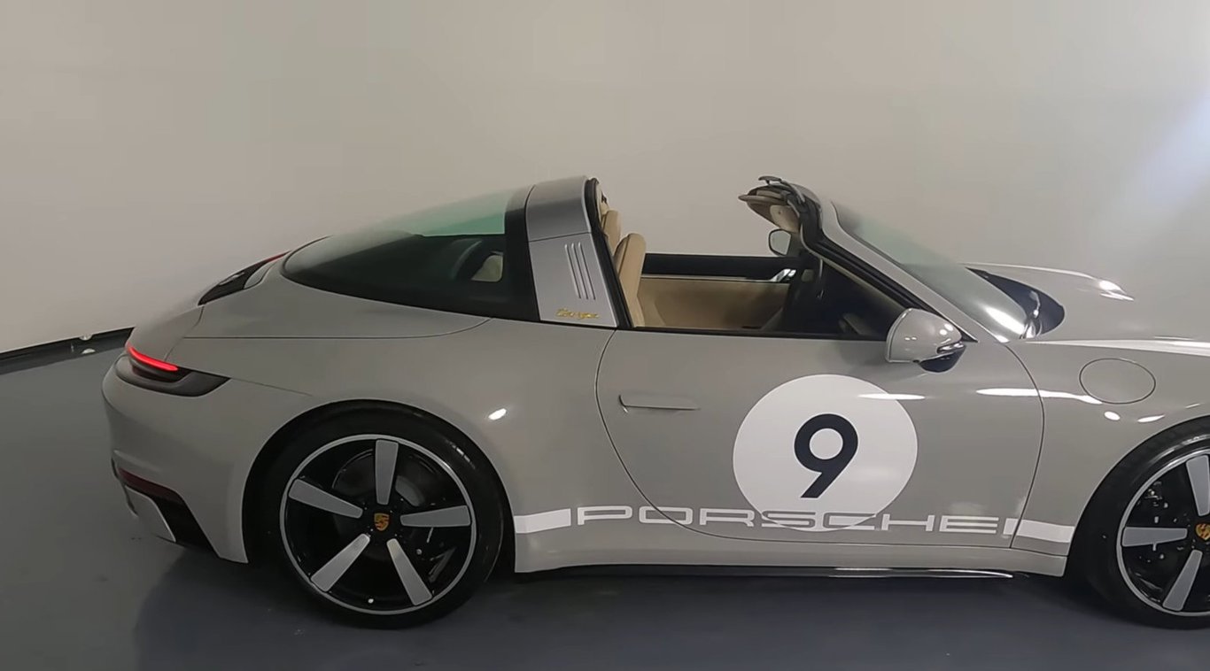 2021 Porsche 911 Targa 4S Heritage Edition photo 2 of 29