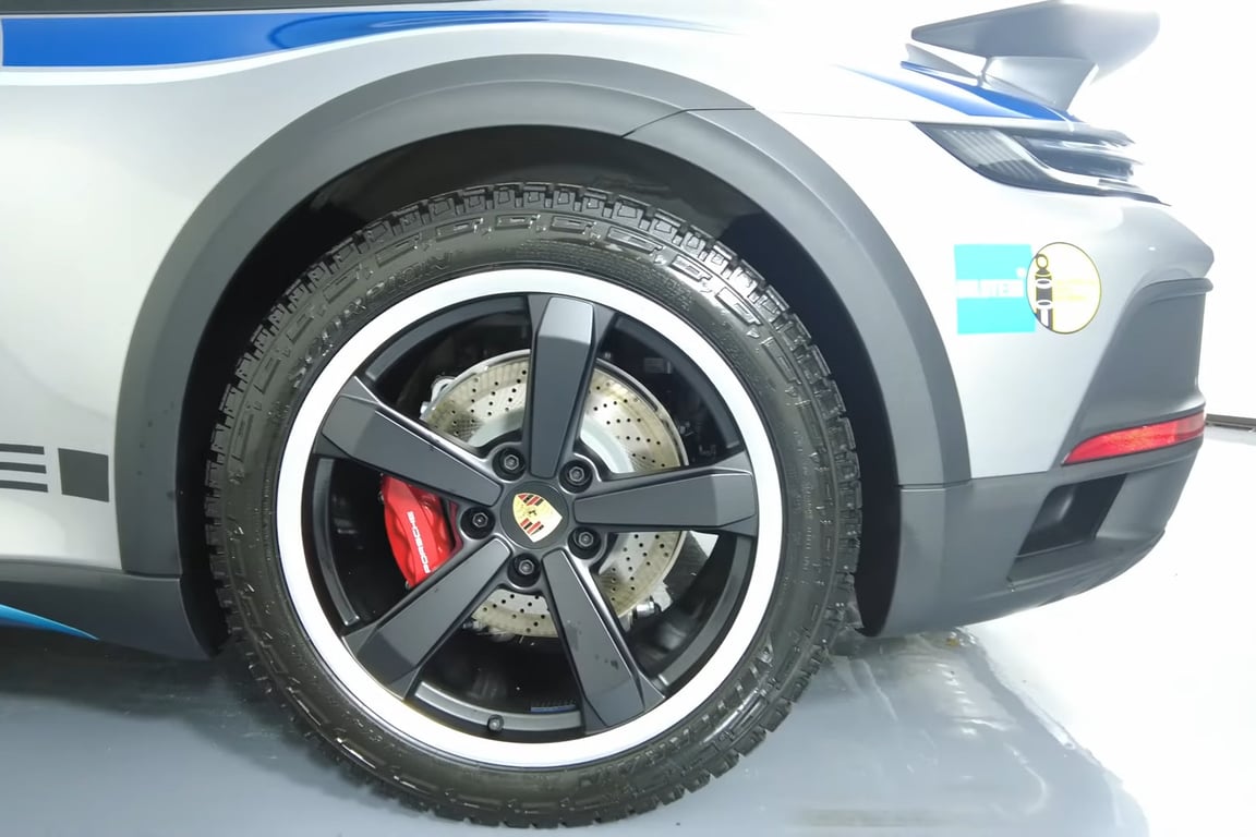 2023 Porsche 911 Dakar photo 6 of 20