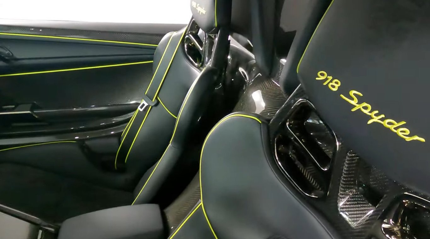 2015 Porsche 918 Spyder Weissach photo 20 of 28