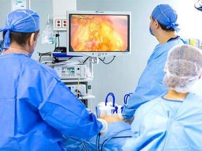 Dr. Hidalgo and Dr. Kurt performing a Gastric Sleeve Weight Loss Surgery at Hospital CMQ Bariatric Clinic in Puerto Vallarta
