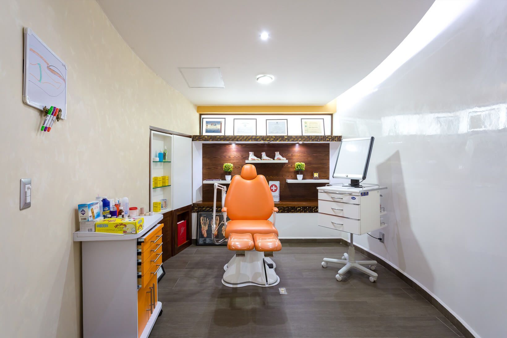 The best podiatry services for your foot care, only at Foot Clinic by Paty Villanueva at Hospital CMQ in Puerto Vallarta and Riviera Nayarit