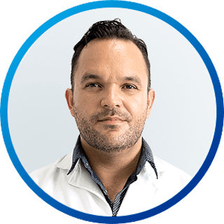 Dr Sigifredo López, Cirujano Maxilofacial