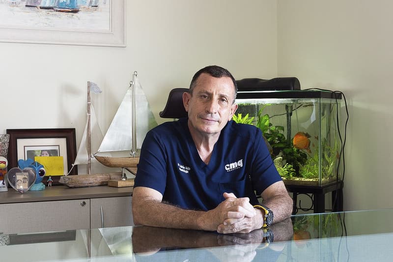 Dentista Adrian Malja en Bucerias