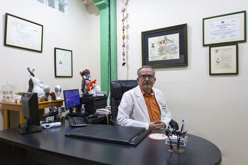 Dr. Francisco Flores Valle, Ginecologo en Puerto Vallarta