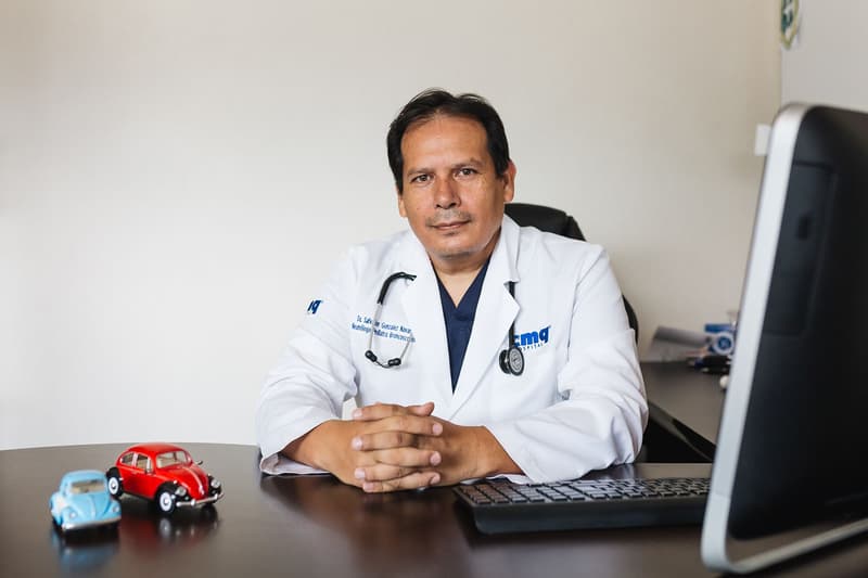 Dr Salvador González