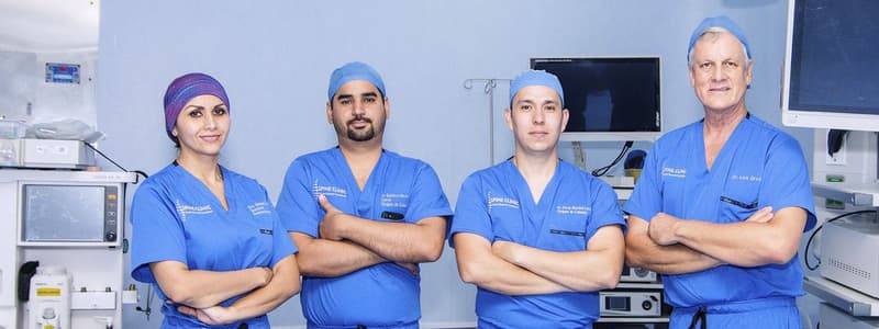 Equipo médico de Spine Clinic durante la éxitosa intervención endoscópica de columna en Hospital CMQ Riviera Nayarit