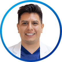 Dr. Carlos García, Médico Radiólogo
