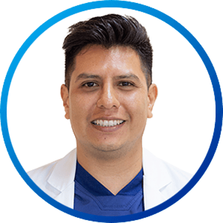 Dr. Carlos García, Médico Radiólogo