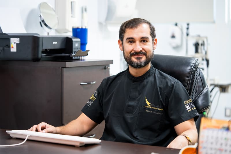 Dr. Trevor Pineda González, Oftalmología
