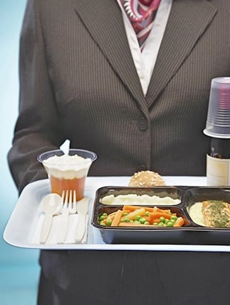 تقديم الطعام على متن الطائرة