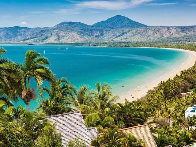 Bahía tropical de North Queensland, Australia, cerca de la Gran Barrera de Coral, región de TAFE QLD ideal para estudiar y vivir en la naturaleza