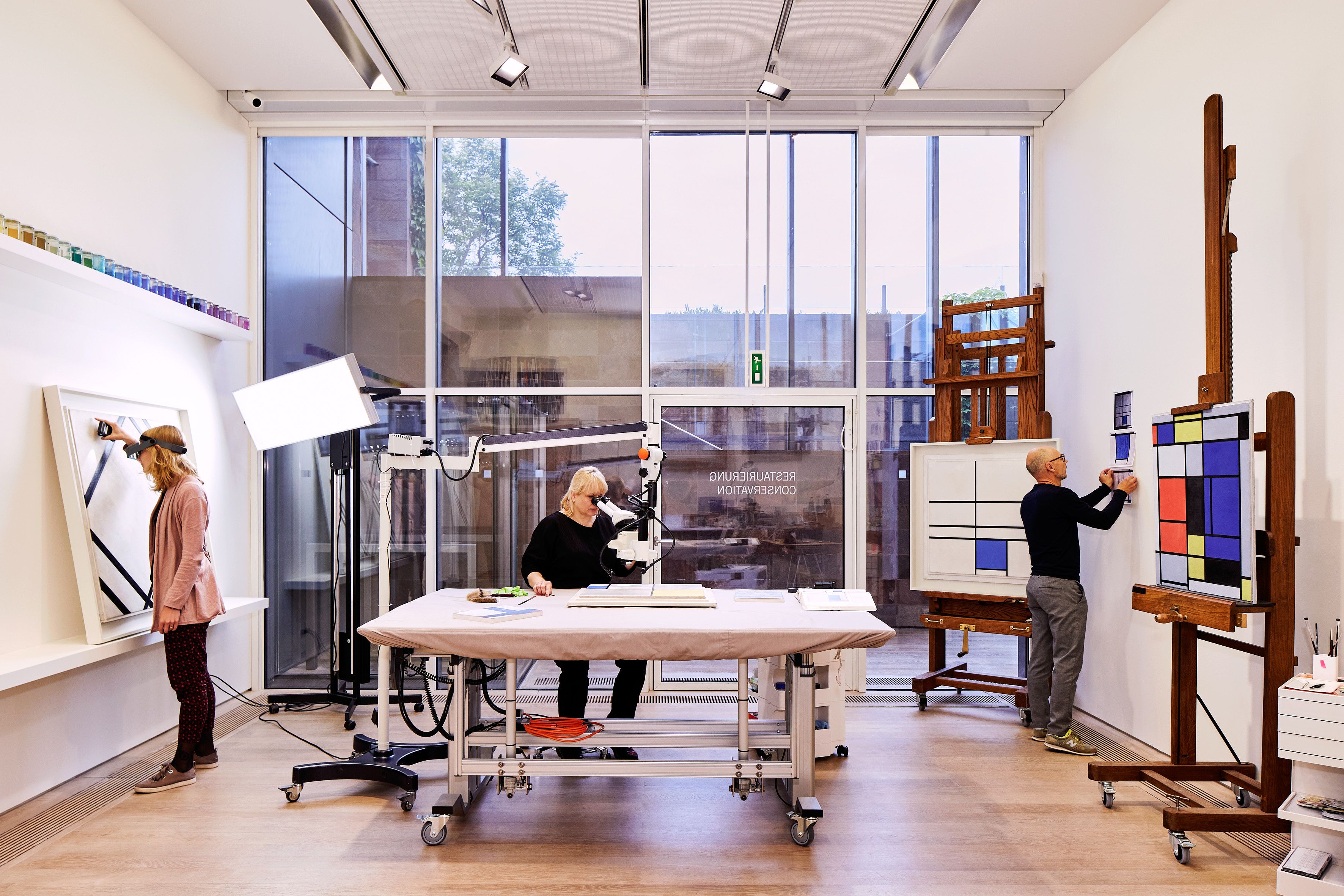 Restauration of Piet Mondrian art at the Fondation Beyeler