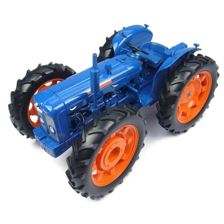 Universal Hobbies 1/16 FordSon County Super 4