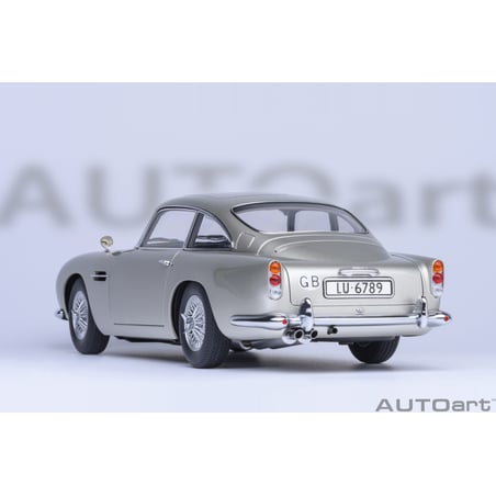 Autoart 1/18  Aston Martin DB5 James Bond Sean Connery Goldfinger 1964 with weapons