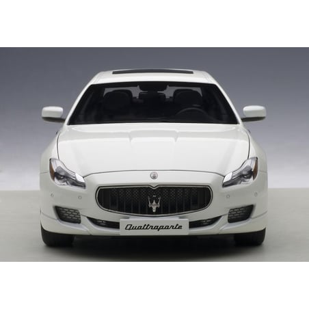 Autoart 1/18 Maserati Quattroporte GTS 2015