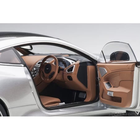 1:18 Aston Martin Vanquish S (AUTOart)