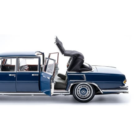CMC 1/18 Mercedes-Benz 600 Pullman (W100) Landaulet with functional softtop