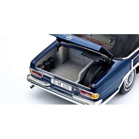 CMC 1/18 Mercedes-Benz 600 Pullman (W100) Landaulet with functional softtop