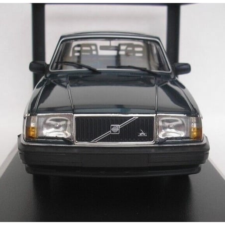 Minichamps 1/18 Volvo 240 GL 1986