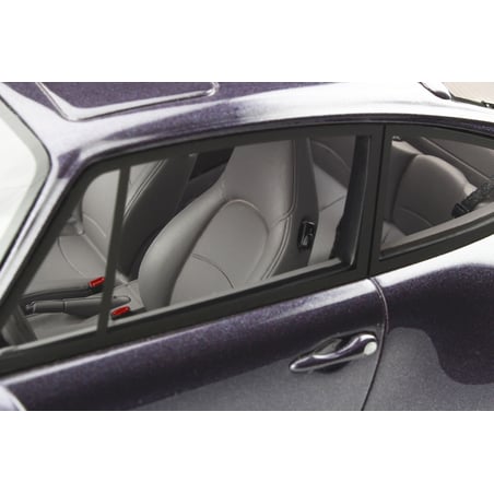 GT Spirit 1/18 Porsche 911 (993) Carrera S (Split Grill) 1998