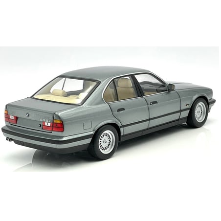 Minichamps 1/18 BMW 5 Series 535i (E34) 1988