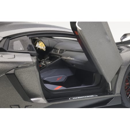 1:18 Lamborghini Aventador LP 750-4 SV (AUTOart)