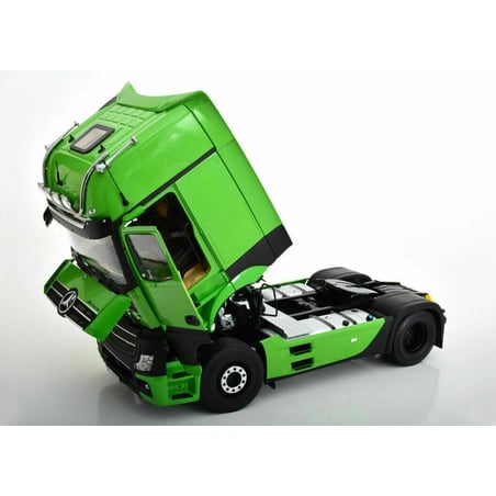 1/18 Mercedes-Benz Actros Gigaspace 4x2 Truck Facelift 2018 with lighting