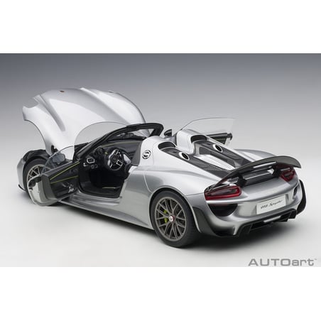 Autoart 1/18 Porsche 918 Spyder Weissach Package 2013