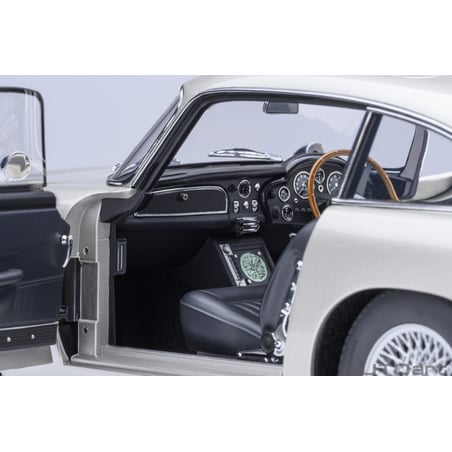 Autoart 1/18  Aston Martin DB5 James Bond Sean Connery Goldfinger 1964 with weapons