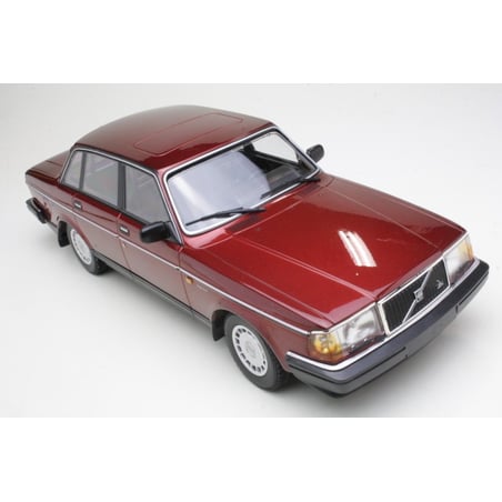 Minichamps 1/18 Volvo 240 GL 1986