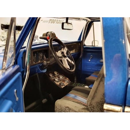 1:18 Ford F-250 Monster Truck with 66-Inch Tires 1974