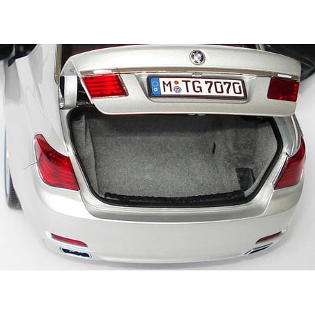 Kyosho 1/18 BMW 7 series F02