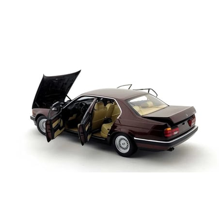 Minichamps 1/18 BMW 7 Series 730i (E32) 1986