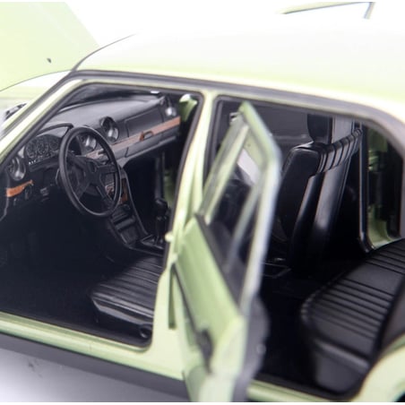 Norev 1/18 Mercedes Benz 200 AMG 1984