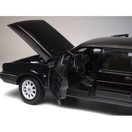Welly 1/18 VW Santana GLS 1986