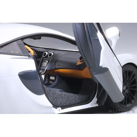 AutoArt 1/18 McLaren 570S