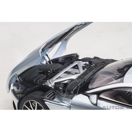 1:18 Aston Martin DB11 (AUTOart)