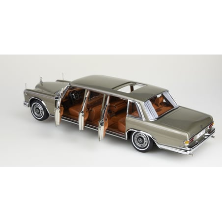 CMC 1/18 Mercedes Benz 600 Pullman (W 100) Limousine with a sunroof, 1963 - 1981