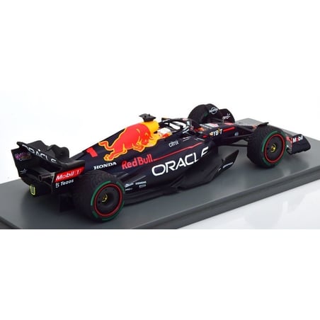 Spark 1/18 Oracle Red Bull Racing RB18 Winner Japanese GP 2022 No.1 Max Verstappen With pitboard World Champion