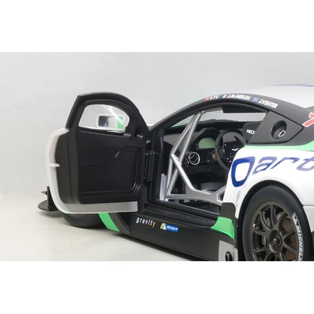 Autoart 1/18 Aston Martin V12 Vantage Bathrust 12 Hours Race 2015  No.99A JM.Merlin/J.Venter/F.Yu